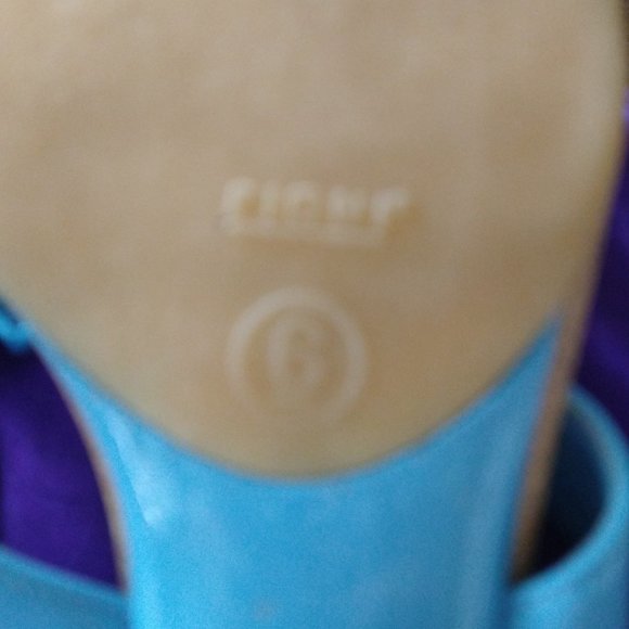 Women's Sandals - Picture 5 of 5